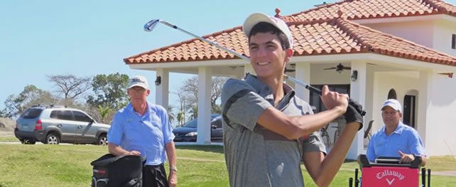 Enrique González recibiendo clases con el FlightScope