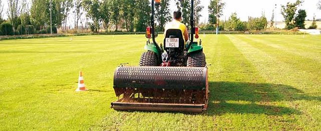 ¿Porqué y para qué aireamos el campo de golf? (cortesía www.areasverdes.es)