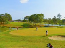 Price se separa por uno en el Web.com Panamá Claro