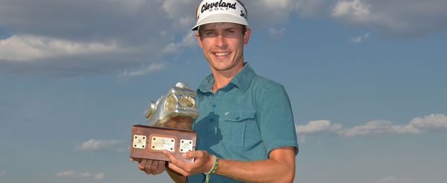 MERIDA, MEXICO (ABRIL 6, 2014): Daniel Mazziotta de Fort Myers, Florida posa con el trofeo tras su victoria en el Mundo Maya Open presentado por Heineken en el campo El Jaguar del Yucatán Country Club (Enrique Berardi/PGA TOUR)