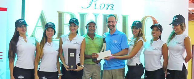 Emérito Barría (campeón del torneo) y José Miguel García