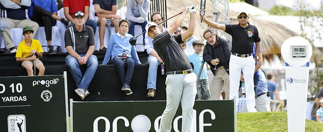 QUITO, ECUADOR (SEP. 27, 2014) El mexicano Mauricio Azcué pega su tiro de salida en el hoyo 9 durante la tercera ronda del All You Need Is Ecuador Open en el Quito Tenis y Golf Club. (Enrique Berardi/PGA TOUR)