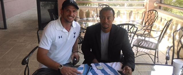 Lisandro Borges, CEO de la America's Golf Cup, junto a Tiger Woods