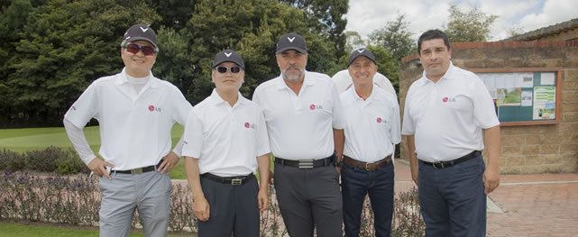 Torneo de Golf LG Electronics. De izquierda a derecha: Julio Baek, presidente LG Electronics Colombia; Hyun Ho Woo, director financiero LG Electronics Colombia; Juan Carlos Pava; Guillermo Santos; Juan Pablo Rincón, gerente de mercadeo LG Electronics Colombia