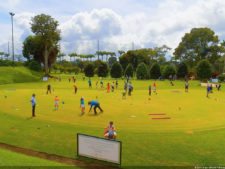 Jhonattan dictó clínica e inspiró a decenas de niños