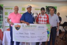 Profesional Ganador junto con presidente del Club