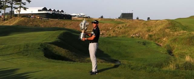 Jason Day celebrates with the Wanamaker Trophy after winning the 2015 PGA Championship golf tournament at Whistling Straits (Thomas J. Russo-USA TODAY Sports)