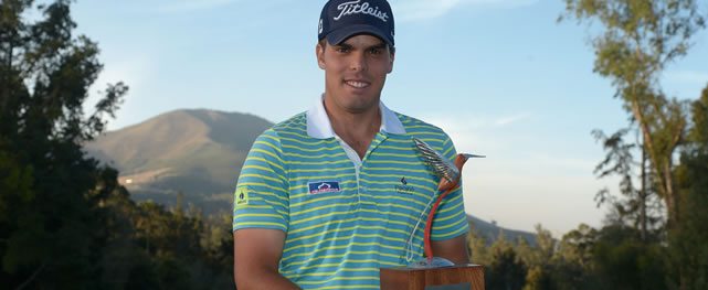 QUITO, ECUADOR - SEP. 13, 2015: Ricardo Celia de Barranquilla, Colombia posa con el trofeo tras su victoria en el All you need is Ecuador Open en el Quito Tenis y Golf Club en Quito, Ecuador. (Enrique Berardi/PGA TOUR)