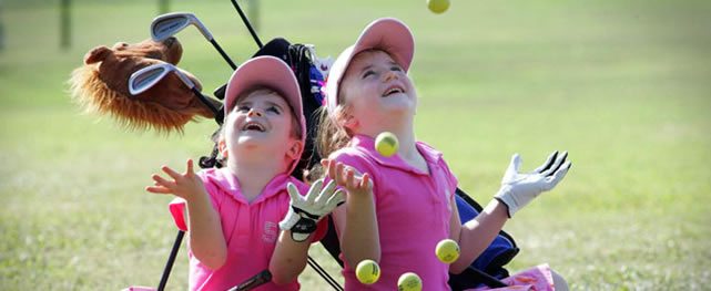 La diversión de jugar el golf (cortesía www.couriermail.com.au)