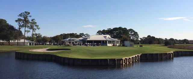 El green del 18, un par-tres de 170 yardas rodeado por agua, ofrece un estupendo final para este evento. (Prensa/PGA TOUR)