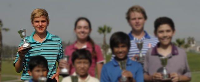 Konrad Brauckmeyer con los campeones por categoría (cortesía noticiaaldia.com)