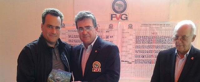 Claudio Petrini Campeón Mid-Amateur IZCC, Fernando Gonzalo (Dir. FVG) y Freddy Alcántara (Presidente FVG) (cortesía FVG)