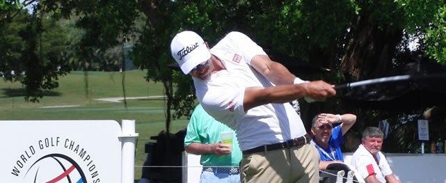 Adam Scott extensión del cuerpo