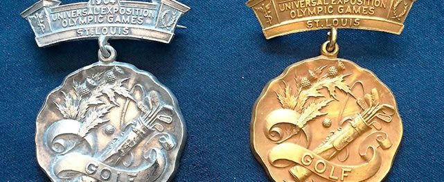 Medallas Olímpicas Oro y Plata 1904 (cortesía USGA.org)