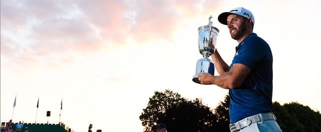 Dustin Johnson con trofeo del US Open (cortesía USGA.org)
