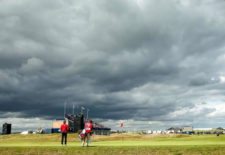 Escenas de un viernes interrumpido pero de gran colorido (cortesía R&A-R&A via Getty Images)