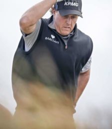 Escenas de un viernes interrumpido pero de gran colorido (cortesía R&A-R&A via Getty Images)