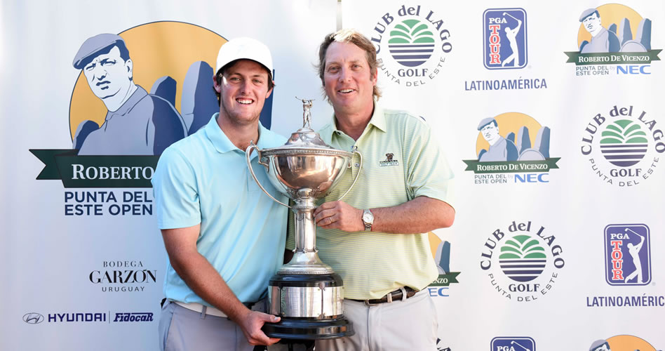 El campeón Guillermo Pereira junto a Álvaro Canessa, creador del Roberto De Vicenzo Punta del Este Open Copa NEC. / Foto: Gentileza PGA TOUR Latinoamérica.