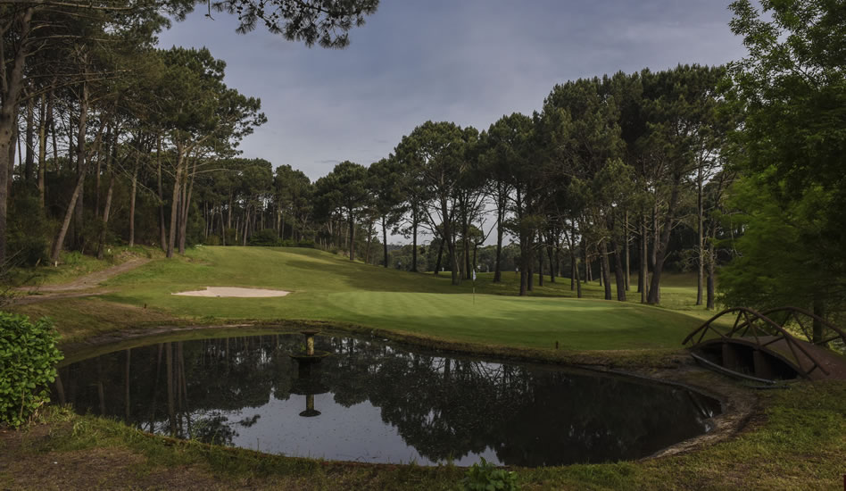 PUNTA DEL ESTE, URUGUAY - OCT. 12, 2016: Vista panorámica del hoyo 15 de Club del Lago Golf, en donde esta semana el PGA TOUR Latinoamérica celebra el Roberto De Vicenzo Punta del Este Open Copa NEC. (Enrique Berardi/PGA TOUR)
