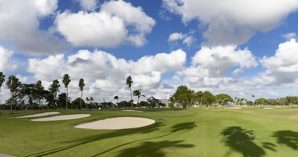MIAMI, EE.UU - NOV. 29, 2016: Panorámica del hoyo 5 durante la ronda de práctica del Shell Championship, evento del PGA TOUR Latinoamérica que se disputa en Melreese Country Club / International Links Miami. (Enrique Berardi/PGA TOUR)