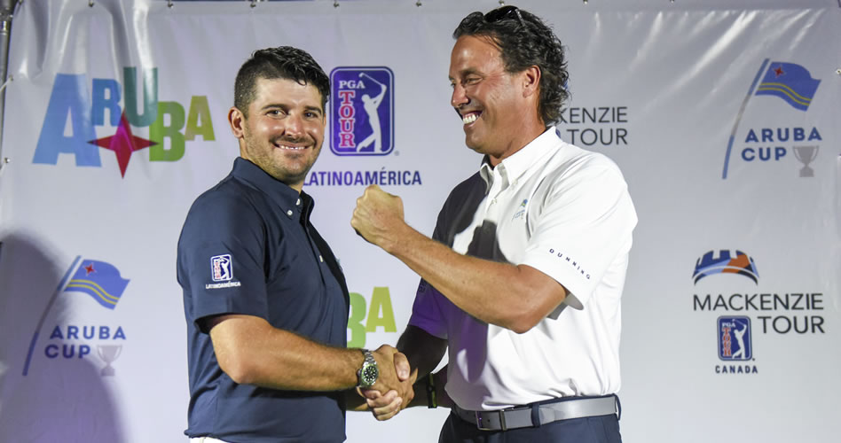 ARUBA - DIC. 14, 2016: Julián Etulain, capitán del equipo de PGA TOUR Latinoamérica, y Stephen Ames, capitán del equipo del Mackenzie Tour - PGA TOUR Canada, tras la ceremonia de apertura de la Aruba Cup este miércoles por la noche en el Divi Village Golf & Beach Resort. (Enrique Berardi/PGA TOUR)