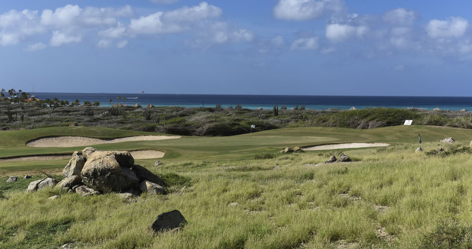 ARUBA - DIC. 14, 2016: Vista panorámica del hoyo 12 de Tierra del Sol Resort & Golf durante la ronda de práctica de este miércoles para la Aruba Cup, evento especial que tendrá frente a frente a los equipos del PGA TOUR Latinoamérica y del Mackenzie Tour - PGA TOUR Canada a partir de este jueves. (Enrique Berardi/PGA TOUR)