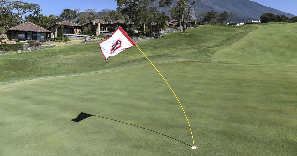 ANTIGUA GUATEMALA, Guatemala – Marzo 19, 2017 – Las condiciones ventosas de este domingo, quizás las más severas de la semana en el Campo Fuego Maya de La Reunión Golf Resort, impidieron la reanudación de la segunda ronda del Guatemala Stella Artois Open. Esto significó que esta parada en Guatemala se redujo a un evento no oficial de 18 hoyos. (Enrique Berardi/PGA TOUR)
