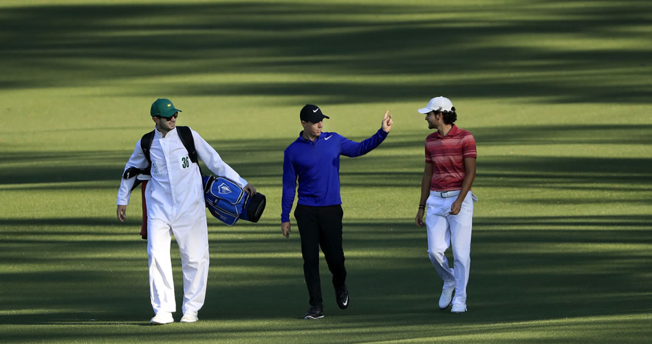 Rory McIlroy de Irlanda del norte y Toto Gana de Chile durante la segunda ronda de práctica (cortesía Augusta National Golf Club)