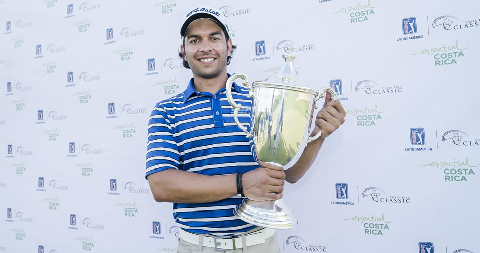GUANACASTE, COSTA RICA - MAYO 7, 2017: El guatemalteco José Toledo posa con el trofeo del Essential Costa Rica Classic, nuevo evento del PGA TOUR Latinoamérica que ganó la mañana de este lunes en el campo de Reserva Conchal Golf Club. (Braulio Romero/PGA TOUR)