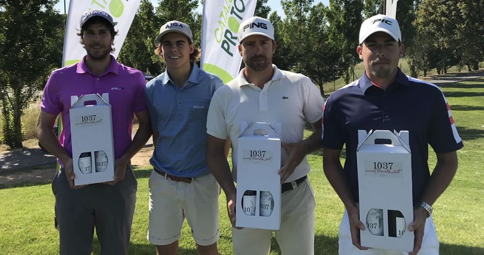 De izquierda a derecha: Xavi Puig (ganador con -5), Tomás Millet (mejor amateur), Pol Bech y Rafa Gallardo (empatados en segunda posición con - 3)