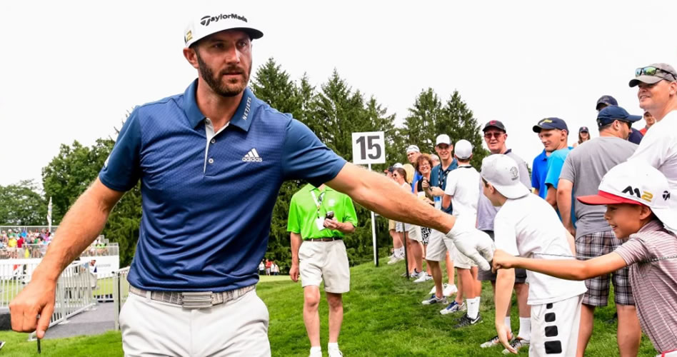 Dustin Johnson saludando a los espectadores en Firestones CC (cortesía PGA TOUR)