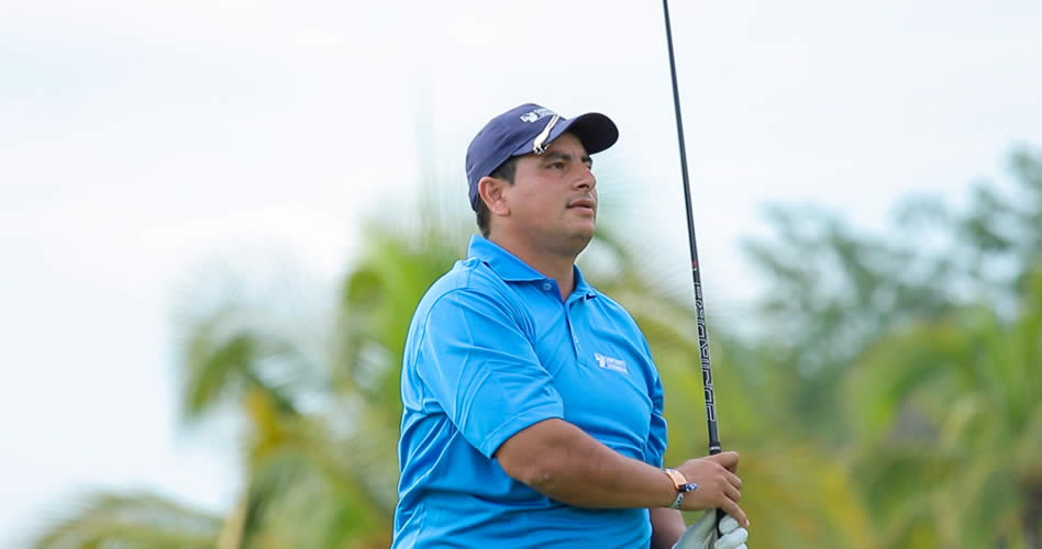 Adrián Chalin, miembro del equipo de Argentina que comparte la punta del 10mo Campeonato Latinoamericano de Golf que se juega en Nuevo Vallarta, México