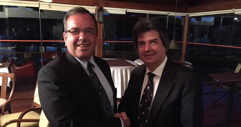 Victor Zerbino (izquierda) y Alberto Landivar (derecha), presidentes entrante y saliente de la Federación Sudamericana de Golf