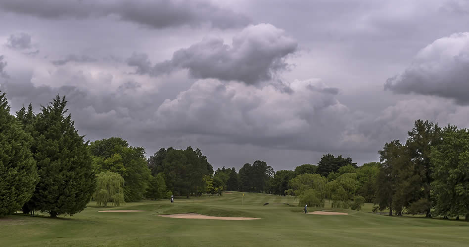 LUJÁN, ARGENTINA - NOV 7: Vista panorámica del hoyo 11 del Club de Campos Las Praderas de Lujan, sede del NEC Argentina, decimosexto evento del PGA TOUR Latinoamérica. (Enrique Berardi/PGA TOUR)