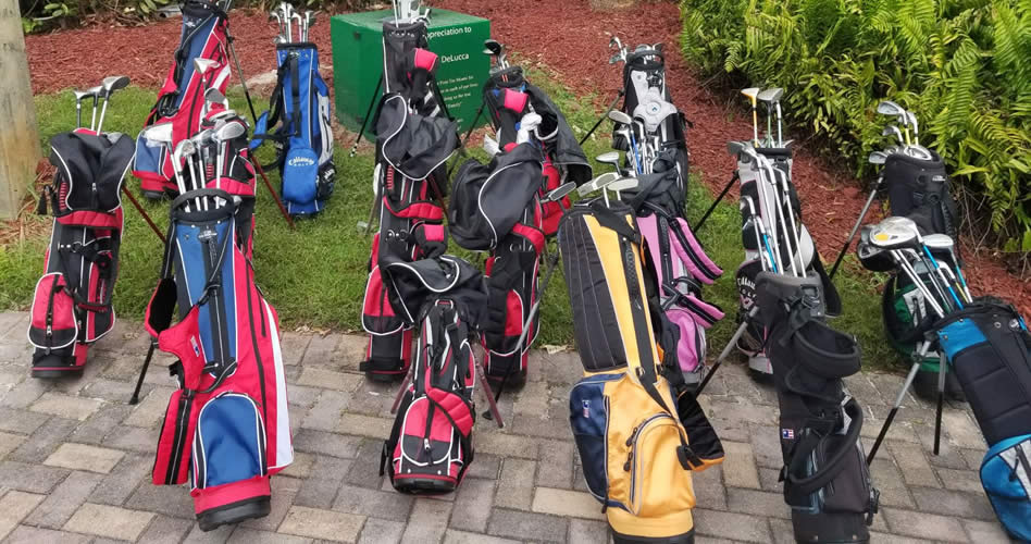 FVG recibe del atleta Alejandro Restrepo 12 equipos de Golf Infantil