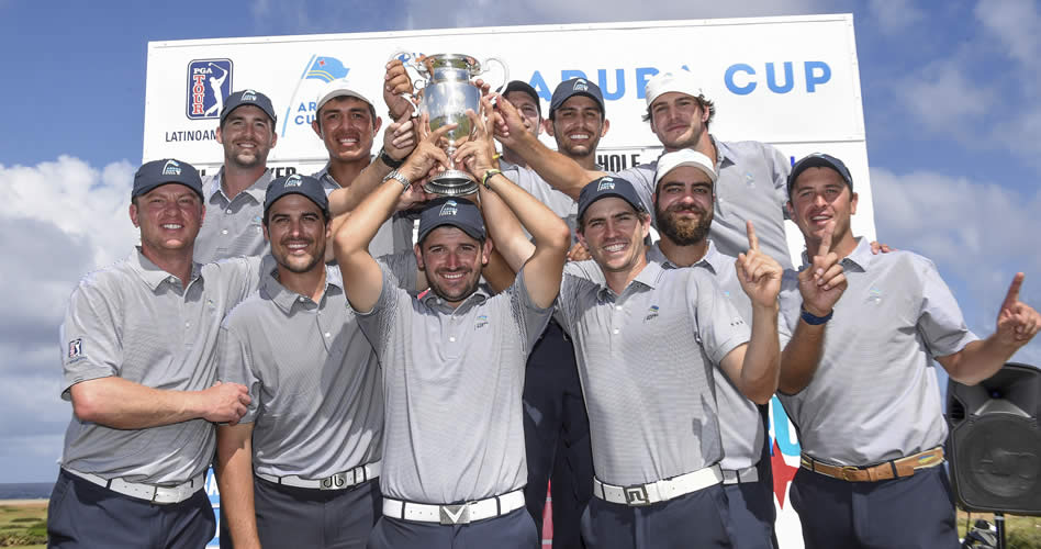 El equipo del PGA TOUR Latinoamérica posa con el trofeo tras su victoria en la edición inaugural de la Aruba Cup en el año 2016 (Enrique Berardi/PGA TOUR)