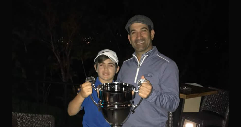 Samuel junto a Ernesto Durán, su "caddie" durante el Campeonato Centroamericano de Golf, que tuvo como sede El Salvador