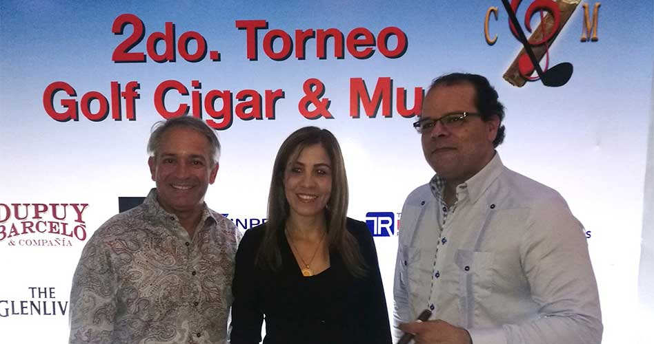 Felix Olivo, Director del Torneo, Gissel Germán, Coordinadora Fundación HADA y Octavio Beras-Góico, co fundador del “2do. Torneo Golf, Cigar & Music 2018”