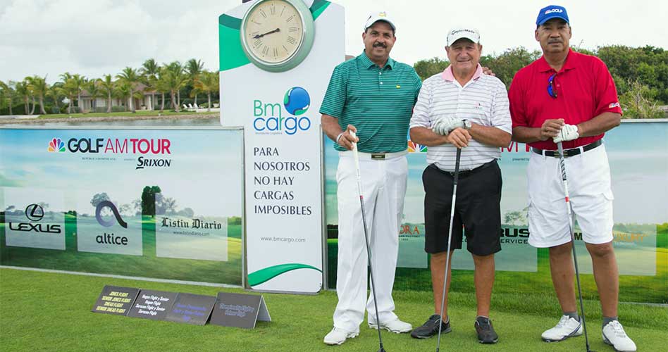 Pedro Carrasco, Paul Guarino y Rafael Frómeta en el hoyo 1 de Hacienda antes de salir a juego en la 5ta. Parada celebrada en La Cana
