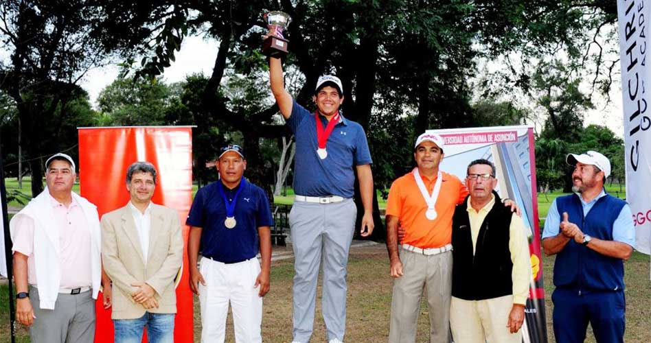 El juvenil golfista Gustavo Silvero tuvo el debut soñado en el profesionalismo, con un triunfo, en el segundo torneo de los rentados de la Asociación Paraguaya de Golf en AGC