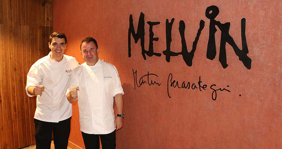 Diego Dato, jefe de cocina del Melvin, junto a Martín Berasategui, en su nuevo restaurante de Abama