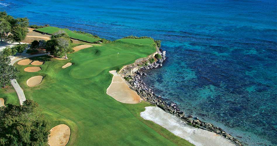 El paradisíaco campo de Teeth of The Dog, en República Dominicana, tiene siete hoyos que bordean el Mar Caribe