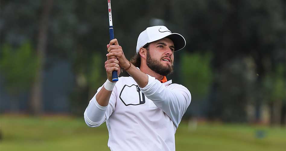 El mexicano Isidro Benítez durante la segunda ronda del 113º VISA Open de Argentina presentado por Macro este viernes por la tarde en Pilará