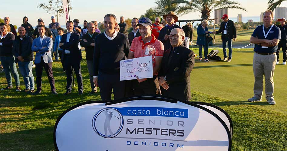 Entrega del cheque a Paul Streeter, ganador del Costa Blanca Benidorm Senior Masters