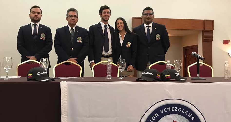 Jugadores Valentina Gilly y Manuel Torres con el coach Rodulfo Allvarado y directivos de FVG