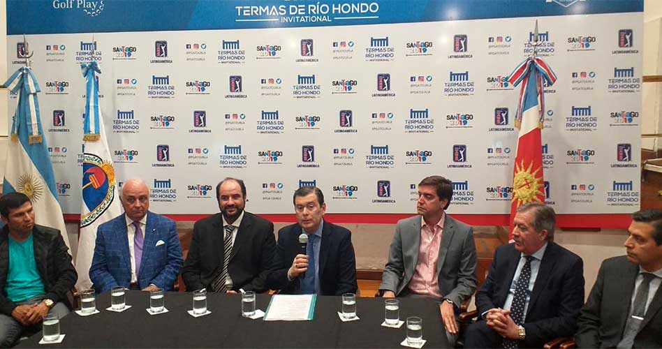 Gerardo Zamora, Gobernador de Santiago del Estero, encabezó la presentación del campeonato junto a Germán Galli, Presidente de Golf Play, Andrés “Pigu” Romero, y otros dirigentes