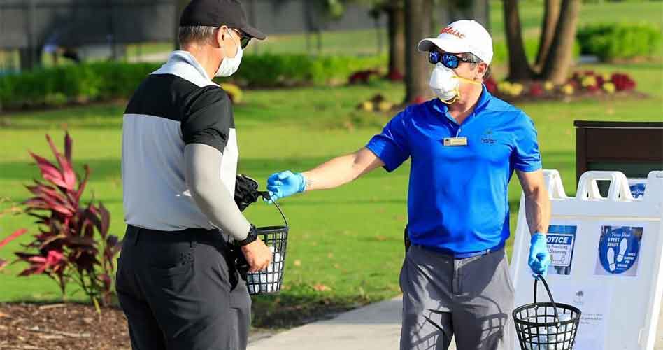 Nuevas precauciones en el driving range durante la pandemia. / Crédito: Getty Images