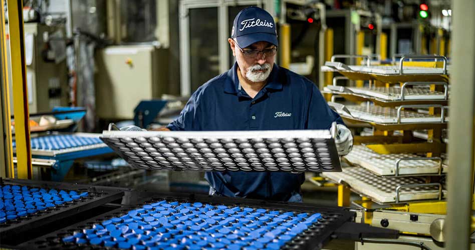 La Nueva Experiencia de Titleist lleva a los Golfistas al Detrás de Escena de la Famosa Planta de Pelotas 3 de Titleist.